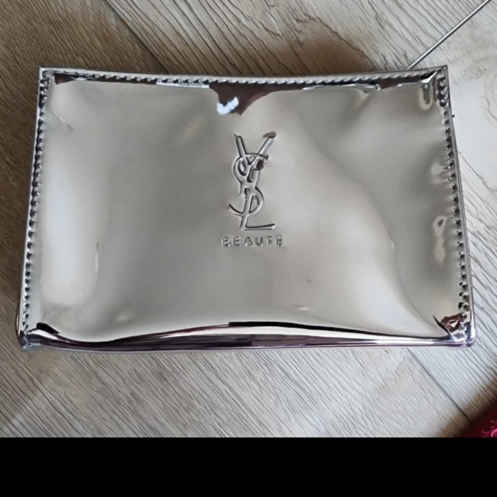 Yves Saint Laurent Beauty Silver Metallic Cosmetic Pouch Shiny Ysl Clutch New - Picture 2 of 3